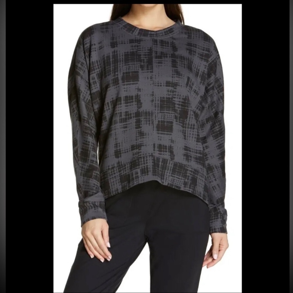 Zella highlow sweater size SMALL